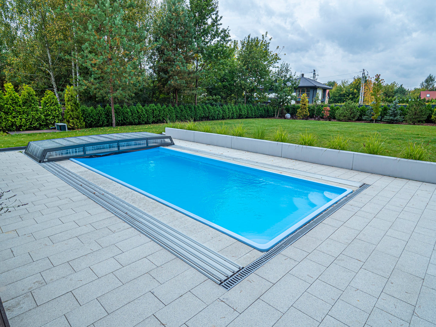 Gravity 5° BUCOVERS Poolüberdachung - Preis auf Anfrage