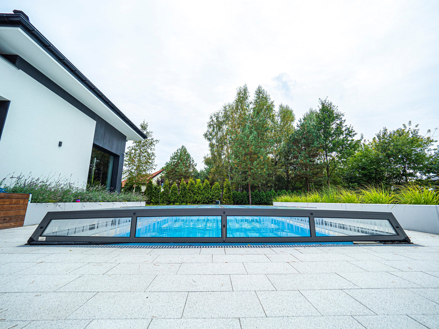 Gravity 5° BUCOVERS Poolüberdachung - Preis auf Anfrage