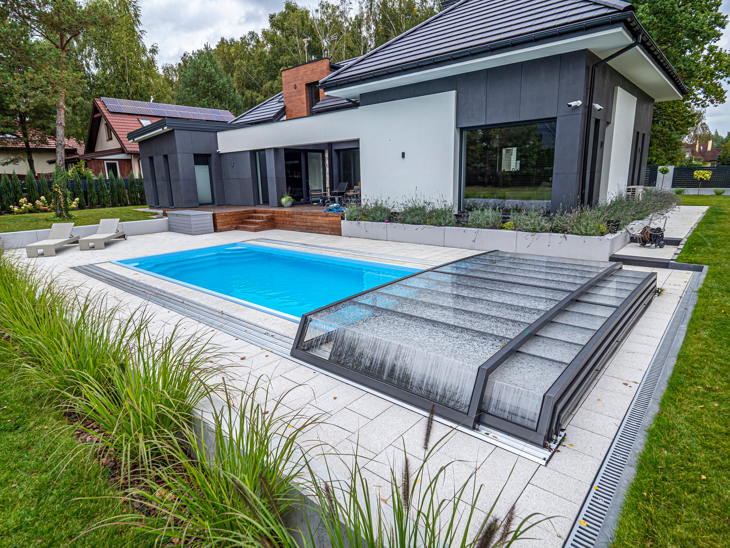 Gravity 5° BUCOVERS Poolüberdachung - Preis auf Anfrage