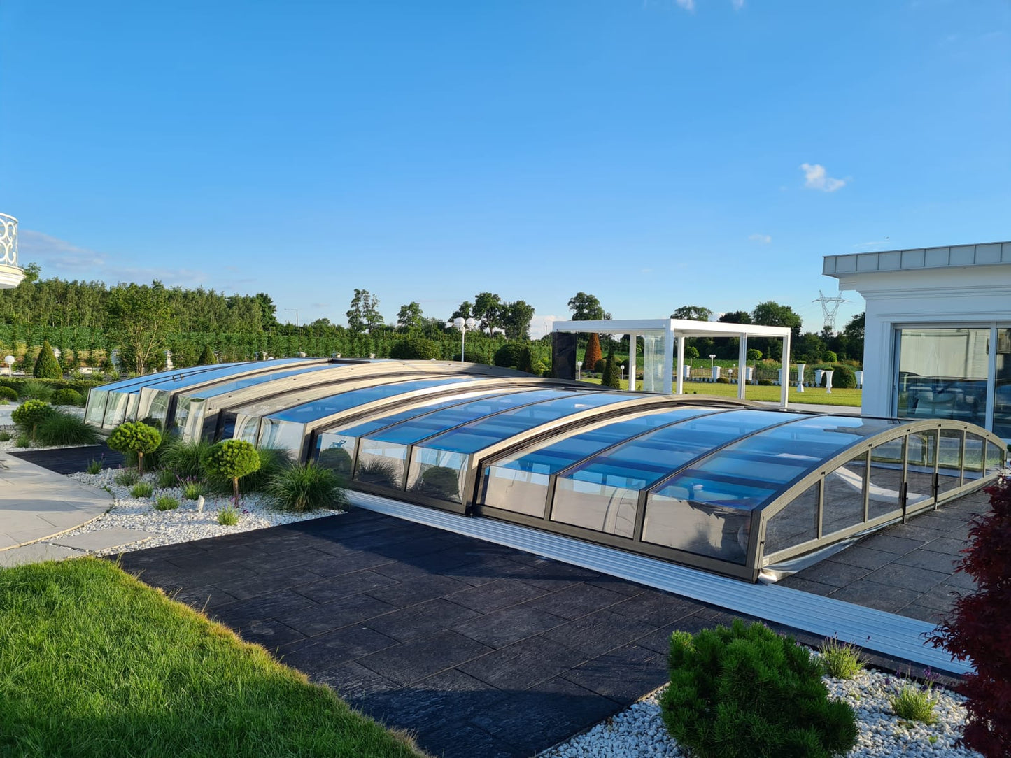 Skyline BUCOVERS Poolüberdachung - Preis auf Anfrage