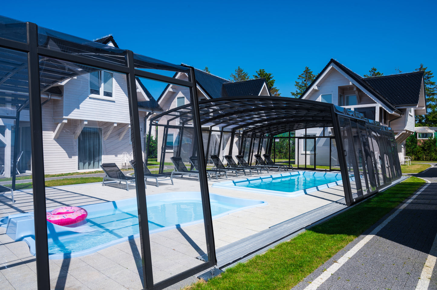 Skyline UP BUCOVERS Poolüberdachung - Preis auf Anfrage