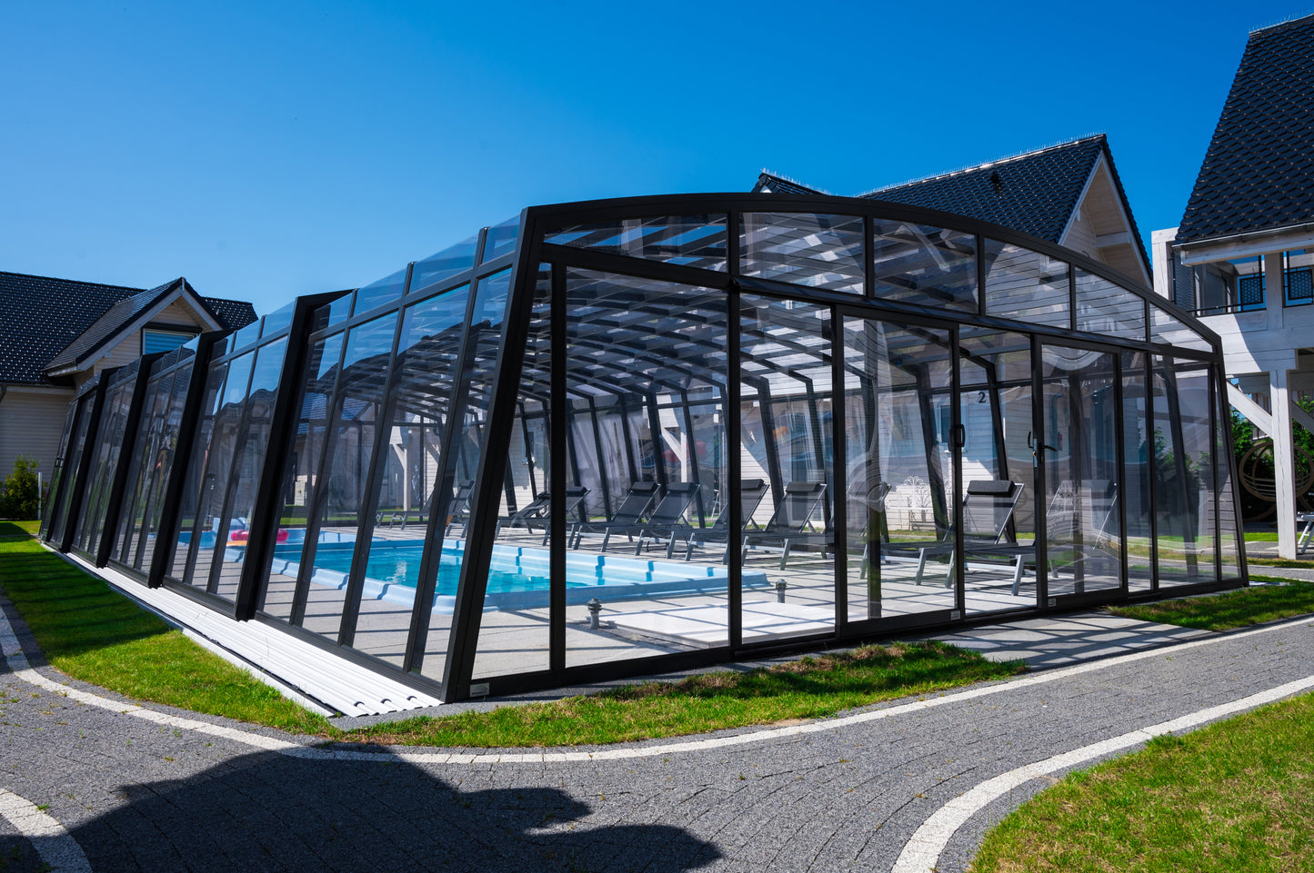 Skyline UP BUCOVERS Poolüberdachung - Preis auf Anfrage