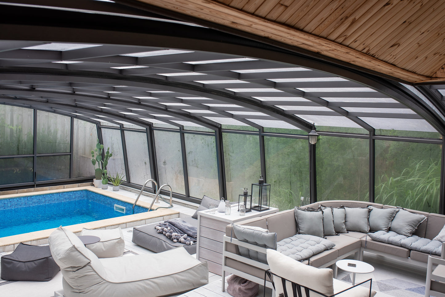 Skyline UP BUCOVERS Poolüberdachung - Preis auf Anfrage