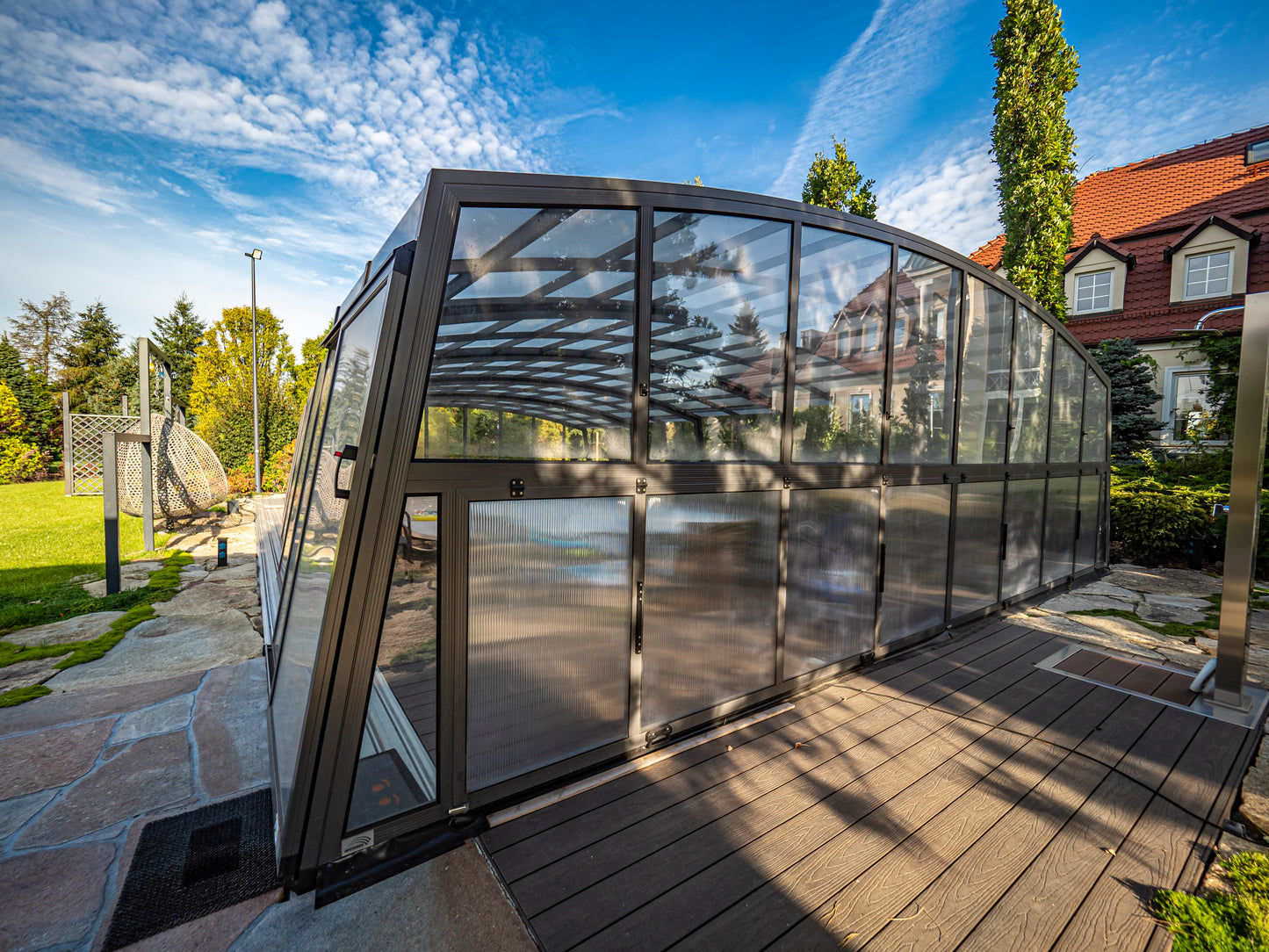 Skyline UP BUCOVERS Poolüberdachung - Preis auf Anfrage