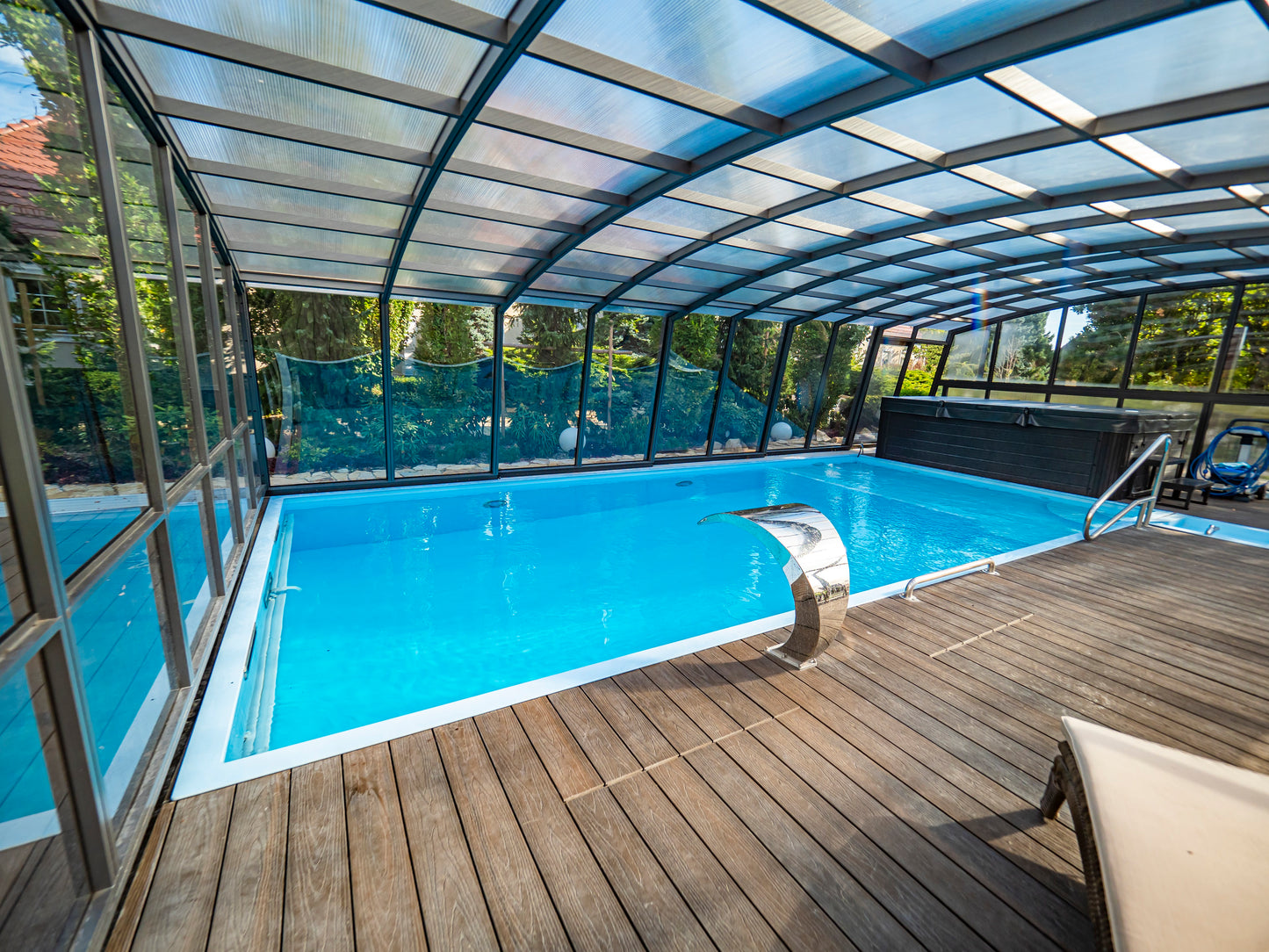 Skyline UP BUCOVERS Poolüberdachung - Preis auf Anfrage