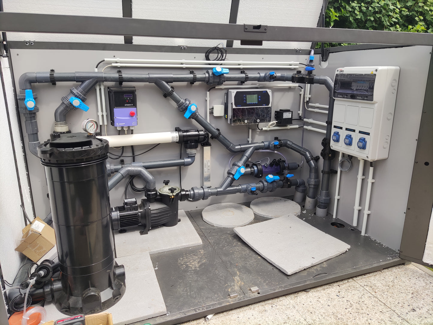 Technikkiste S - Filterpumpe + Filterkessel + IWash Rückspülventil + Technikkiste M